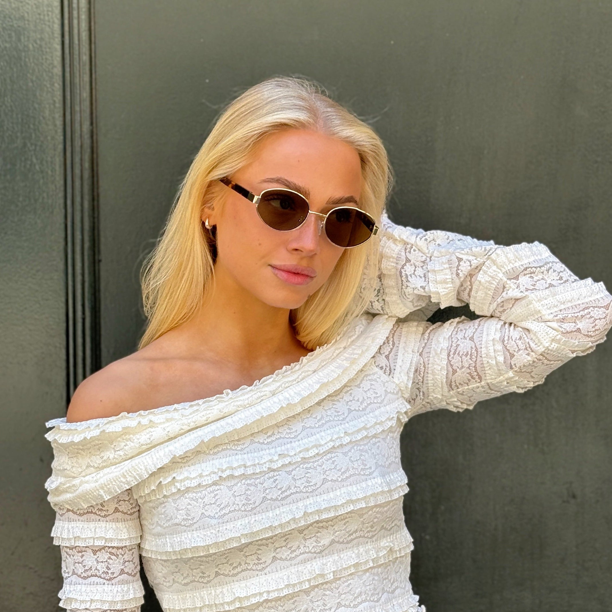 Classic unisex round sunglasses by By Charley, featuring polarized lenses that offer 100% UV protection and anti-glare functionality with a timeless vintage aesthetic.