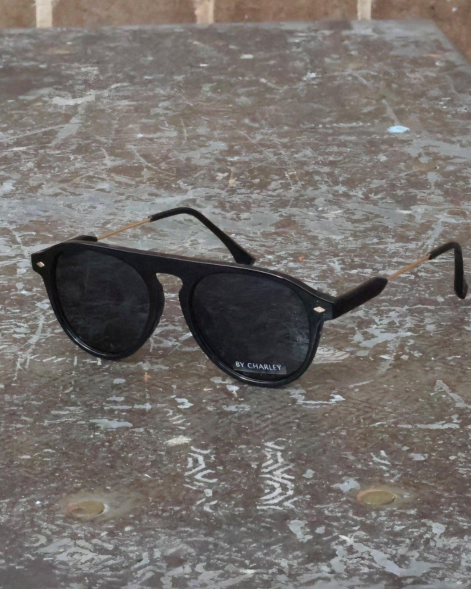 By charley- Riley (black) - chailata.com