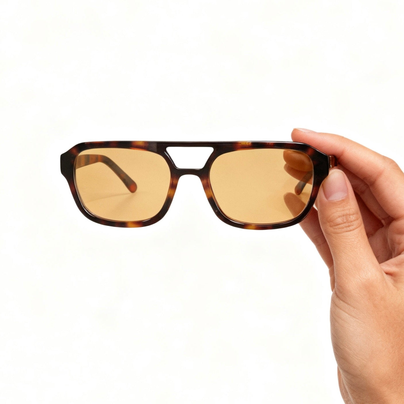 nisex vintage aviator sunglasses with modern polarised lenses. Stylish pilot sunglasses inspired by classic vintage fashion.